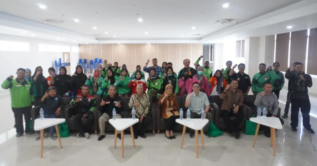 Ceremonial CSR Komunitas Ojek Online Respek Indonesia Siaga dan Health Talk Bedah Saraf RS Ubaya