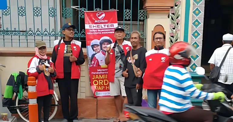 Jumat Berkah Bersama ACI Ojek Online Berbagi Nasi Bungkus di Masjid Jami Husnul Khotimah