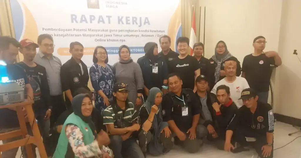 Respek Indonesia Siaga foto bersama Direktur RS Ubaya dan BPJS TK Surabaya